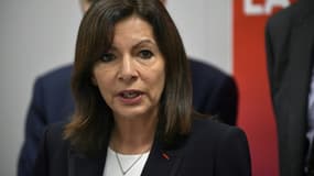 La candidate PS à la présidentielle Anne Hidalgo à Paris le 17 décembre 2021