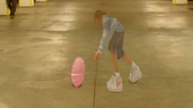 Un motif 3D utilisé aux abords d'une école au Canada. Un motif 3D utilisé aux abords d'une école au Canada.