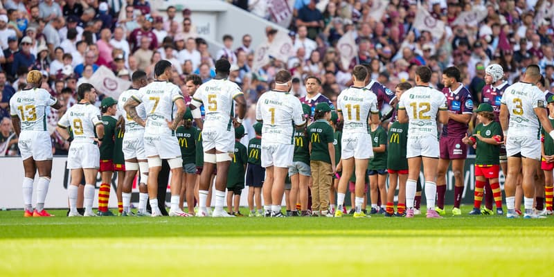Une haie d'honneur pour l'arbitre d'UBB-Montauban le 20 septembre 2025