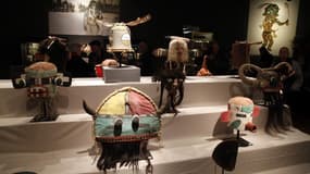 La vente à Drouot de masques tribaux considérés comme sacrés, contestée par la tribu améridienne des Hopis, aura bien lieu vendredi à Paris, la justice française ayant de refuser de la suspendre. /Photo prise le 11 avril 2013/REUTERS/John Schults