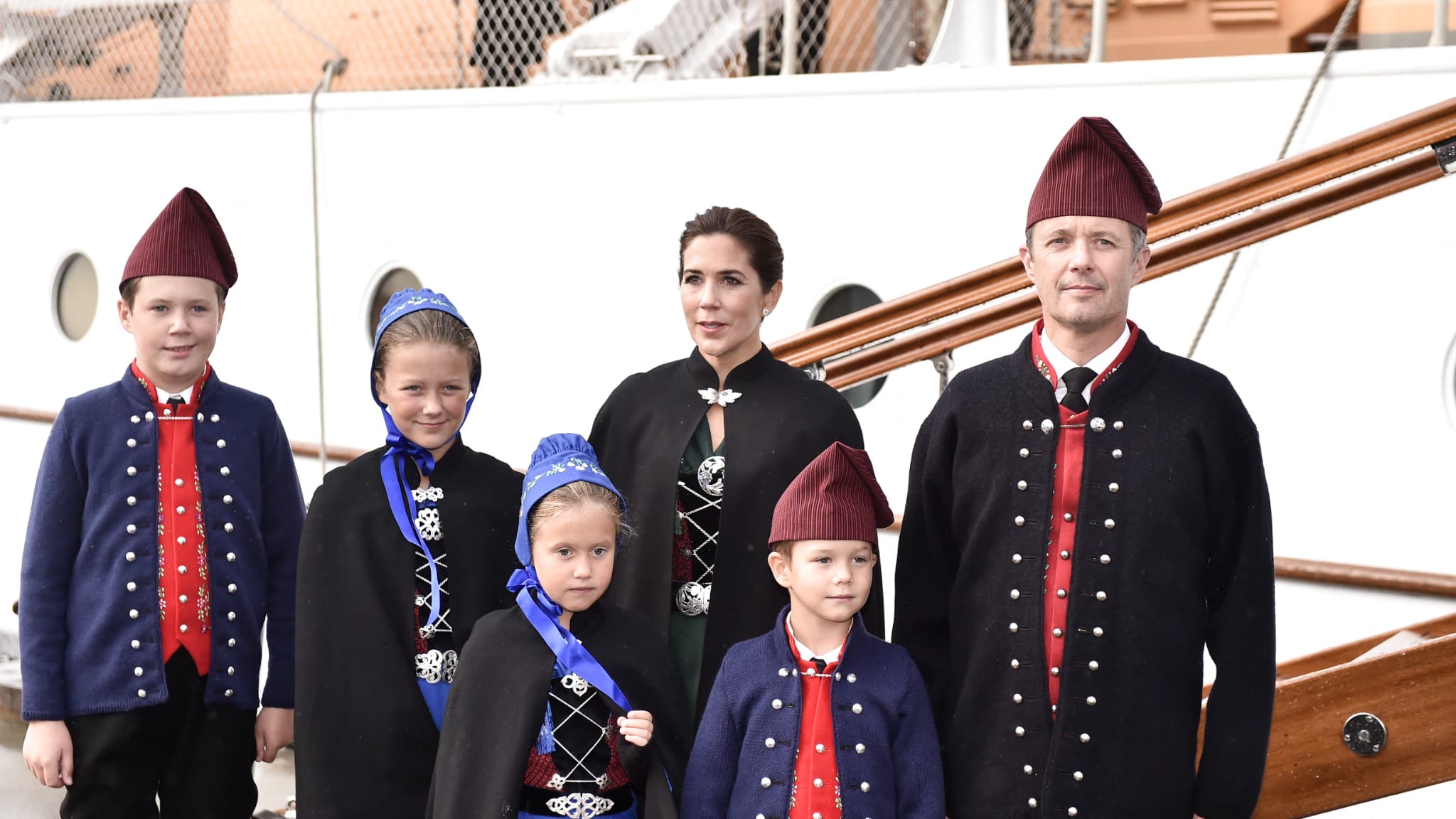 Mary et Frederik du Danemark et leurs enfants en 2018. Mary et Frederik du Danemark et leurs enfants en 2018.