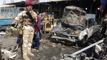 A proximité de Kerbala, en Irak. Une série d'attentats perpétrés mardi dans le centre et le sud de l'Irak ont fait une trentaine de morts, près de lieux saints chiites. /Photo prise le 3 juillet 2012/REUTERS/Mushtaq Muhammed