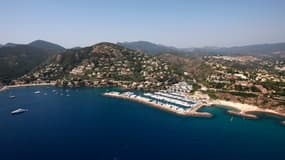 Une vue aérienne du littoral méditerranéen au niveau de Théoule-sur-Mer (Alpes-Maritimes), le 26 juillet 2012.