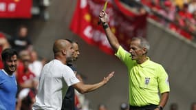 Pep Guardiola reçoit un carton jaune