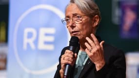 La députée française Élisabeth Borne s'exprime lors du congrès du parti Renaissance régionale de Nouvelle Aquitaine à Saint-Jean de Luz, dans le sud-ouest de la France, le 5 octobre 2024.
