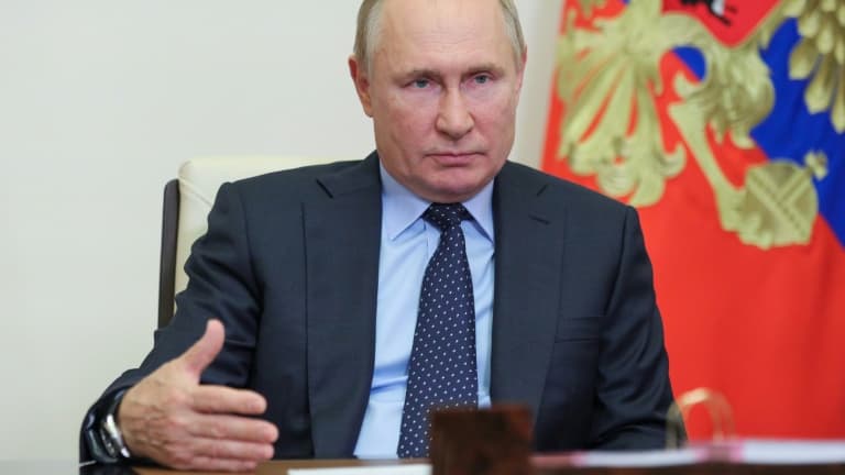 Le président russe Vladimir Poutine, le 4 octobre 2021 à Novo-Ogaryovo, près de Moscou
