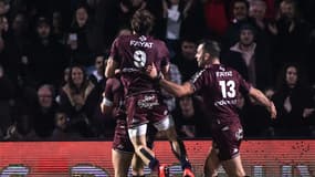 Santiago Cordero célèbre avec ses coéquipiers un essai marqué