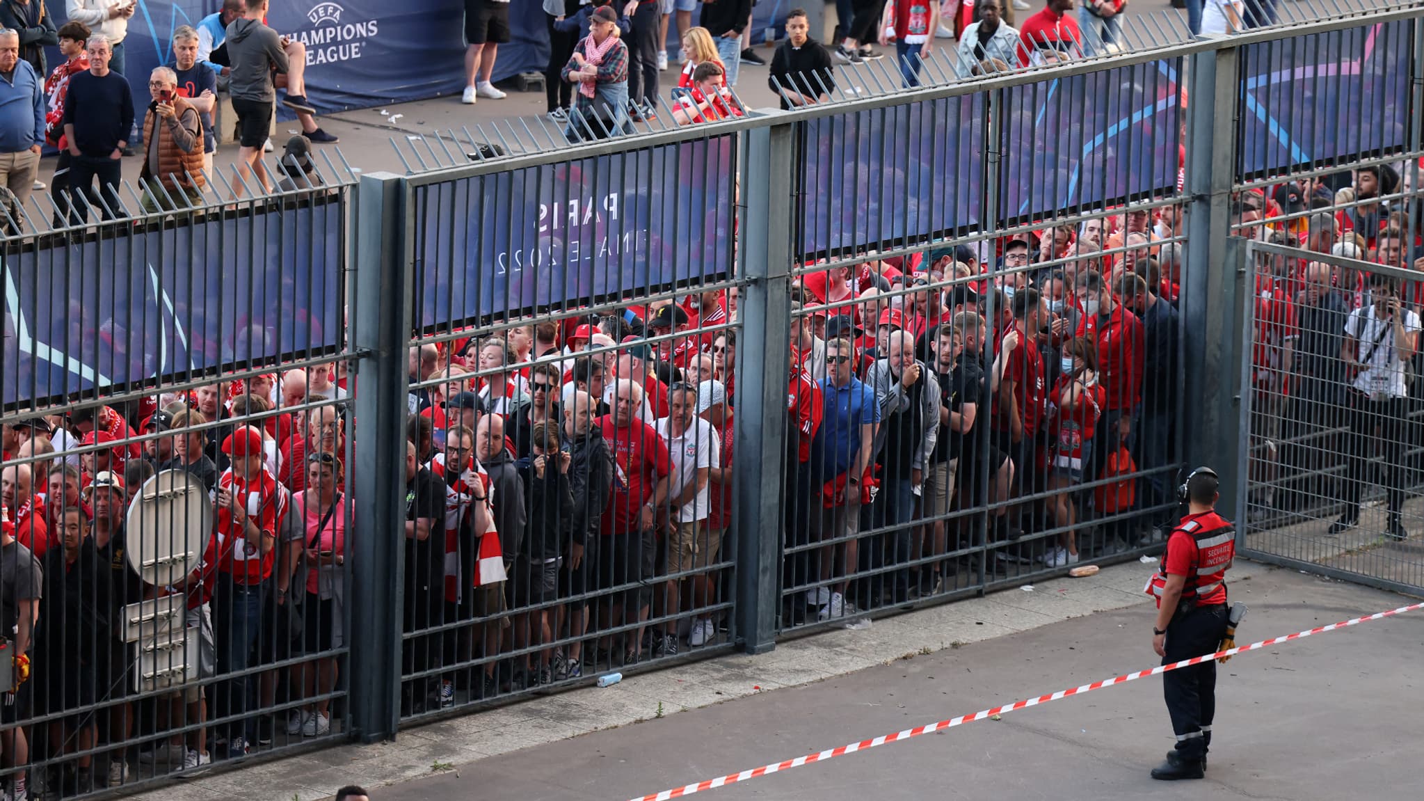 Les supporters de Liverpool empêchés d'entrer dans le Stade de France Les supporters de Liverpool empêchés d'entrer dans le Stade de France