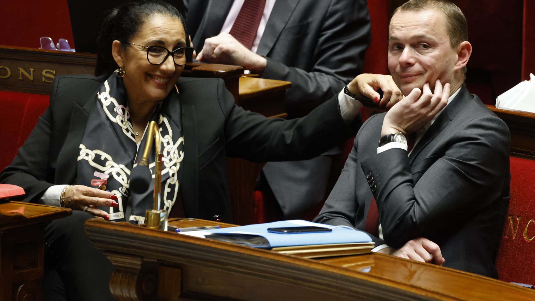 La présidente de la Commission des Affaires sociales de l'Assemblée nationale, Fadila Khattabi, aux côtés du ministre du Travail Olivier Dussopt, le 3 octobre 2022.