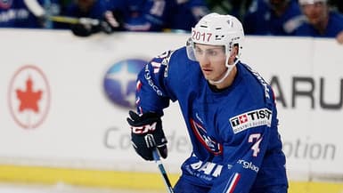 Olivier Dame-Malka en 2017, portant le maillot de l'équipe de France de hockey sur glace