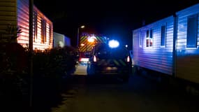 Des sapeurs-pompiers des Pyrénées-Orientales interviennent dans le camping Le Mar Estang à Canet-en-Roussillon dans la nuit du 18 au 19 août 2024. 