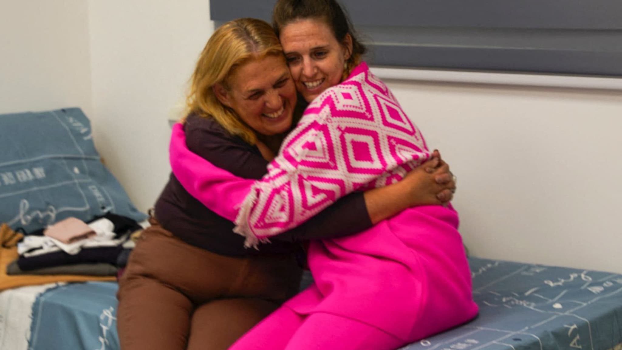 L'ex-otage du Hamas Doron Steinbrecher, lors de ses retrouvailles avec sa mère en Israël le 19 janvier 2025 L'ex-otage du Hamas Doron Steinbrecher, lors de ses retrouvailles avec sa mère en Israël le 19 janvier 2025