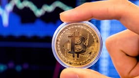 Le bitcoin tutoie les 55.000 dollars ce vendredi