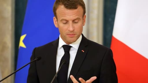 Le président Emmanuel Macron, à Strelna près de Saint-Petersbourg le 24 mai 2018