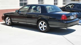 C'est une berline comme cette Mercury Marauder noire, que vend ce couple d'Américains.