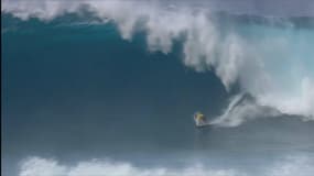 Ces surfeurs affrontent des vagues de 13 mètres de haut