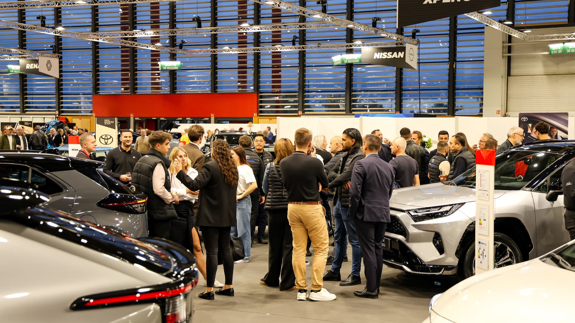 Le stand Toyota du salon de Lyon 2025, juste devant celui du chinois Xpeng.