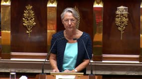 La Première ministre Élisabeth Borne répond à la motion de censure déposée par la gauche, à la tribune de l'Assemblée nationale, le 11 juillet 2022.