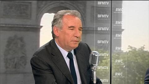 François Bayrou confirme sur BFMTV et RMC échanger parfois en latin par SMS avec Alain Juppé. "Cela nous fait rire", dit le maire de Pau en souriant. "Dire en latin 'in medius stat virtus' (c'est au centre que se trouve le courage), cela peut 
