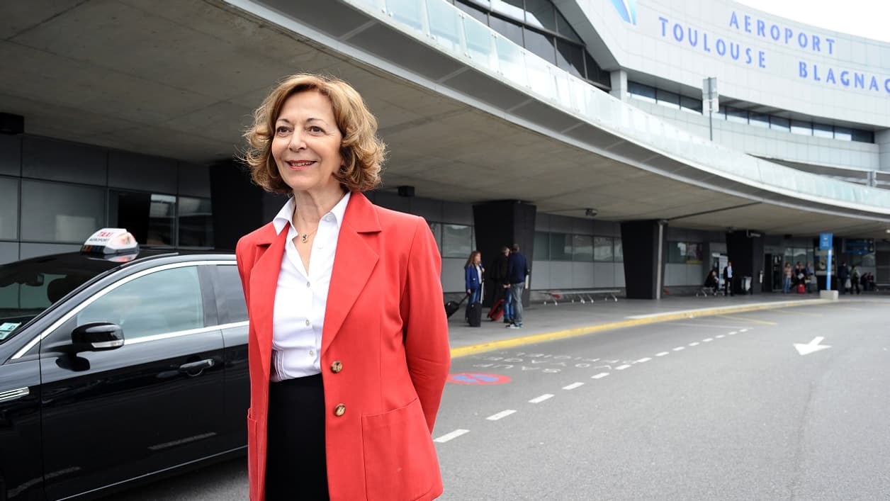 Anne-Marie Idrac devant l'aéroport de Toulouse-Blagnac, en mai 2015. Anne-Marie Idrac devant l'aéroport de Toulouse-Blagnac, en mai 2015.