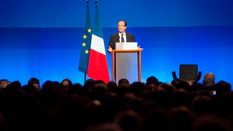 Recadrant un débat qui a tourné à la cacophonie dans le gouvernement et sa majorité, François Hollande a déclaré jeudi à des patrons de PME que la stratégie de compétitivité que le gouvernement prépare serait bien fondée sur le rapport Gallois. /Photo pri