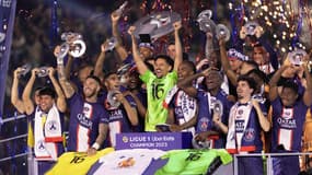 Les joueurs du PSG célébrant leur titre de champion de France, à Paris le 3 juin 2023