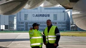 L'intersyndicale des salariés d'Airbus France a décidé à Toulouse d'entamer une série de blocages ciblés de sites de production à partir de cet après-midi. Les employés d'Airbus entendent ainsi dénoncer la politique salariale de leur direction et l'applic