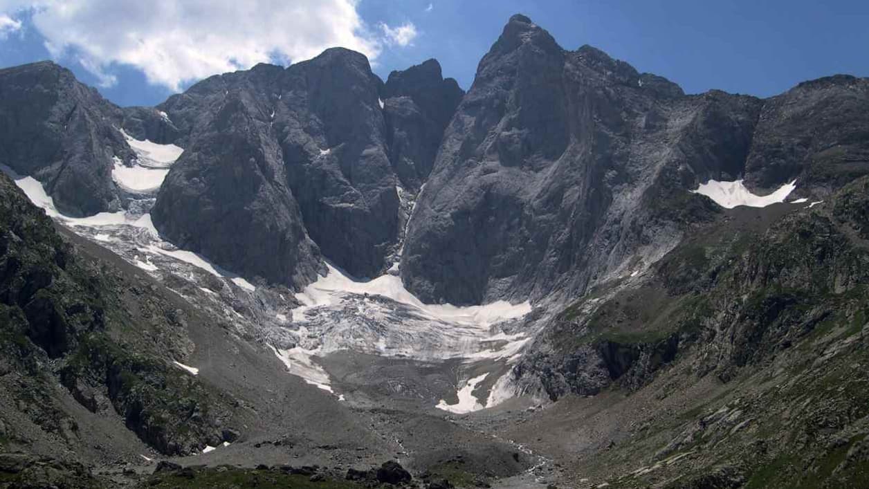 ... et ici près 38 ans plus tard, en juillet 2005. Le recul du glacier est très net, au point qu'aujourd'hui, sa disparition est programmée.