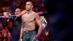Alex Pereira (premier plan) avant son deuxième combat contre Israel Adesanya à l'UFC en avril 2023