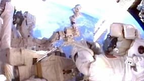 Deux astronautes de la navette Endeavour, Drew Feustel et Mike Fincke (photo), ont passé mercredi sept heures dans l'espace pour augmenter le rayon d'action du bras robotique Canadarm2 de la Station spatiale internationale (ISS). /Image prise le 25 mai 20