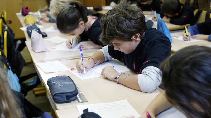 Des enfants dans une école primaire parisienne, en octobre 2014.