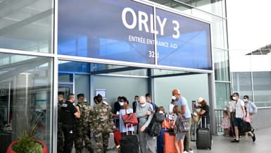 A l'aéroport d'Orly, en région parisienne, le 1er août 2020