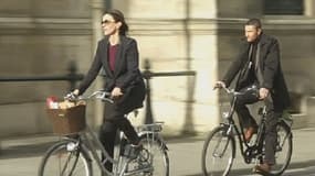 Aurélie Filippetti est arrivée à bicyclette au Conseil des ministres mercredi.