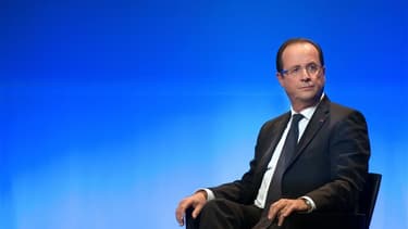 François Hollande réunit lundi à Paris un casting de luxe pour un "remue-méninges" consacré à la situation économique de la France, qui lui donnera l'occasion de piocher des idées pour redresser la compétitivité des entreprises françaises. /Photo prise le