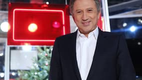 Michel Drucker sur le plateau de "Vivement Dimanche" en décembre 2012.