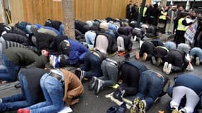 Une prière de rue à Clichy-la-Garenne le 10 novembre 2017. (photo d'illustration)