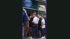 Les supporters parisiens en masse pour acheter le maillot collector, le 01/06/2025