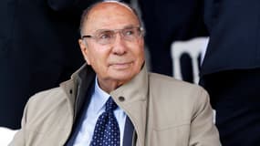 Un ami de Serge Dassault, industriel et maire de Corbeil-Essonnes, lui remettait de l'argent en liquide via une société basée à Genève.