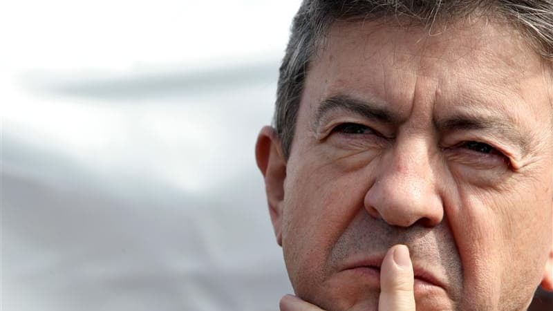 Jean-Luc Mélenchon, galvanisé par un sondage récent qui le place devant la candidate du FN à l'élection présidentielle, a estimé dimanche que "Le moment est venu de débarrasser la vie politique" du Front national. /Photo d'archives/REUTERS/Kenzo Tribouill
