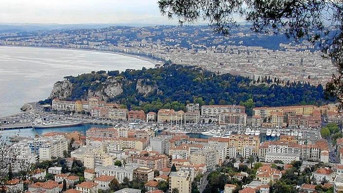 Vue de Nice - Le marché de la résidence secondaire baisse les prix
