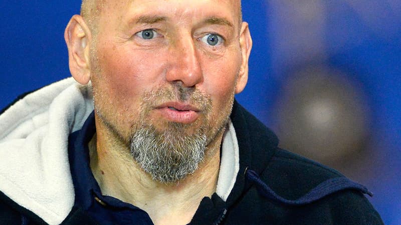 Serge Lazarevic à son arrivée à Villacoublay.