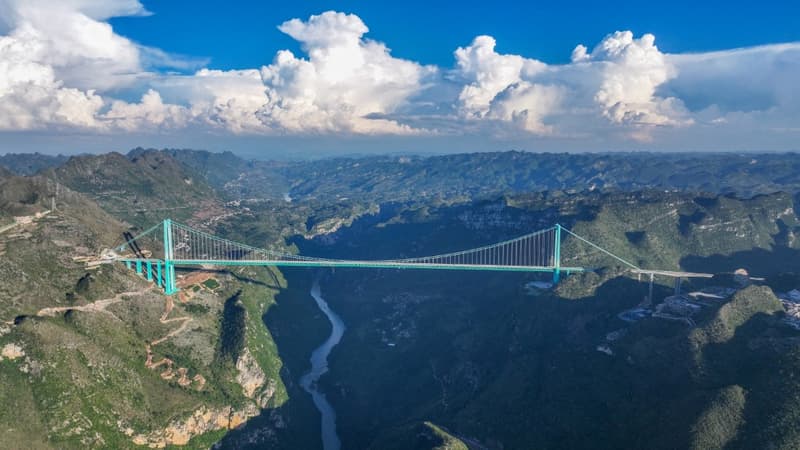 Perché à 625 mètres de hauteur, le pont le plus haut du monde inauguré en Chine