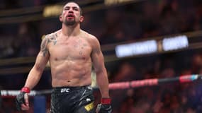 Noyé au sol par Khamzat Chimaev, le Néo-zélandais Robert Whittaker n'a porté aucun coup à la tête lors de sa défaite par soumission au 1er round, en co-main event de l'UFC 308 (seulement deux low-kicks ont trouvé leur cible)
