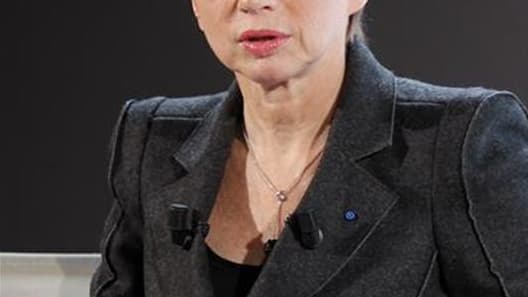 Laurence Parisot souhaite discuter avec les syndicats d'un plafonnement des dommages et intérêts accordés par les tribunaux aux anciens salariés de petites et moyennes entreprises. /Photo prise le 14 février 2012/REUTERS/Benoît Tessier