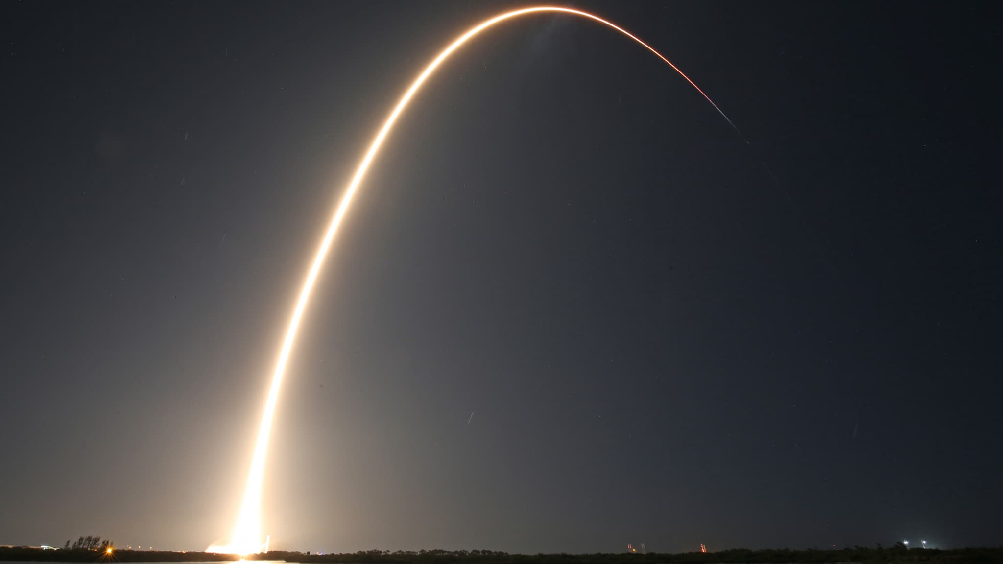 Une fusée Falcon 9 de SpaceX, transportant les atterrisseurs lunaires Blue Ghost de Firefly Aerospace (États-Unis) et Resilience d'ispace (Japon), entre en orbite après avoir décollé du complexe de lancement 39A du centre spatial Kennedy à Cap Canaveral, en Floride, le 15 janvier 2025. Une fusée Falcon 9 de SpaceX, transportant les atterrisseurs lunaires Blue Ghost de Firefly Aerospace (États-Unis) et Resilience d'ispace (Japon), entre en orbite après avoir décollé du complexe de lancement 39A du centre spatial Kennedy à Cap Canaveral, en Floride, le 15 janvier 2025.