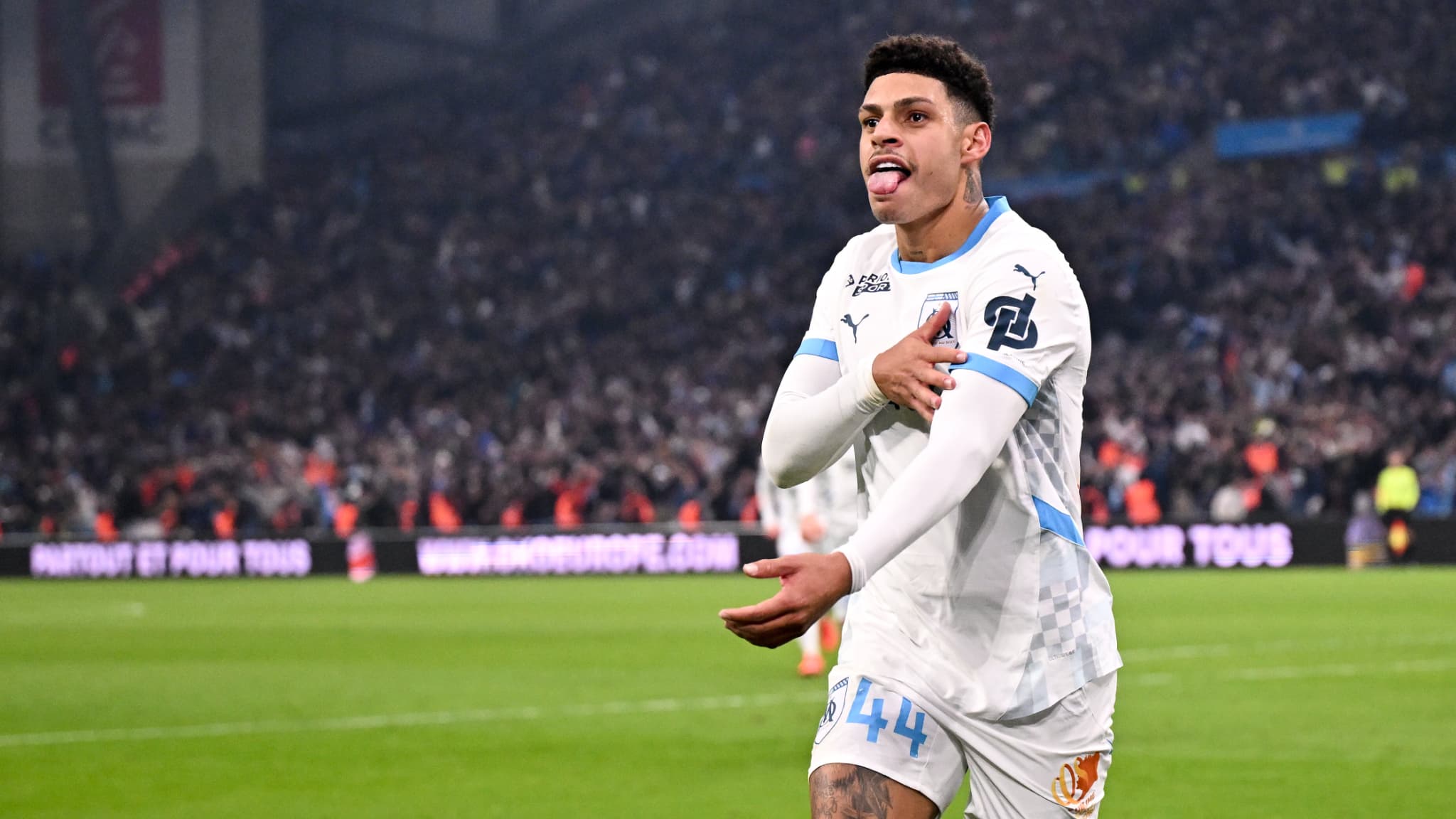 Luis Henrique célèbre le but de la gagne pour l'OM dans l'Olympico, 20e journée de Ligue 1, 2 février 2025 Luis Henrique célèbre le but de la gagne pour l'OM dans l'Olympico, 20e journée de Ligue 1, 2 février 2025