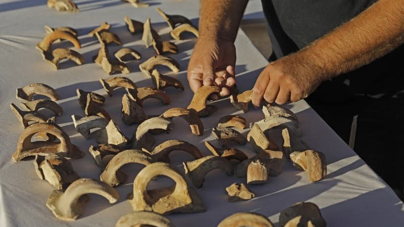 Les sceaux gravés sur des céramiques datant d'il y a 2.700 ans, dévoilés cette semaine à Jérusalem.