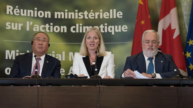 Xie Zhenhua, représentant chinois chargé du changement climatique, Catherine McKenna, ministre canadienne du Changement climatique, et Miguel Arias Canete, commissaire européen à l'Action pour le climat, ont répété que "l'accord de Paris est irréversible et non négociable"