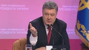 Le président Petro Porochenko pendant sa conférence de presse lundi.