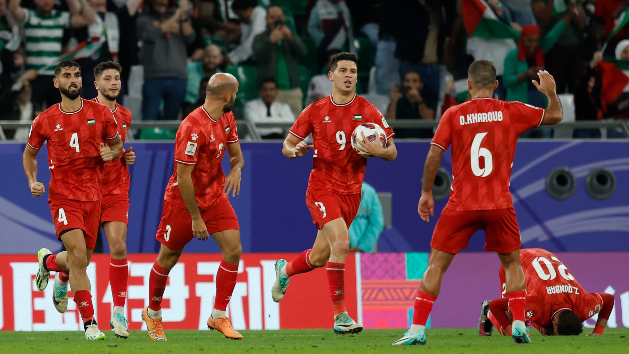 Les joueurs palestiniens célèbrent leur but face à l'Iran Les joueurs palestiniens célèbrent leur but face à l'Iran